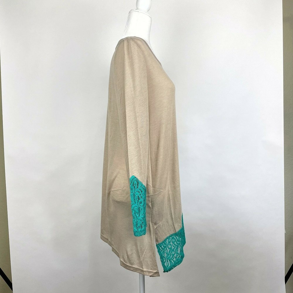 Grace & Emma Women's Sz M Beige Long Sleeve Asymmetrical Shirt w/ Turquoise Lace - Picture 4 of 10